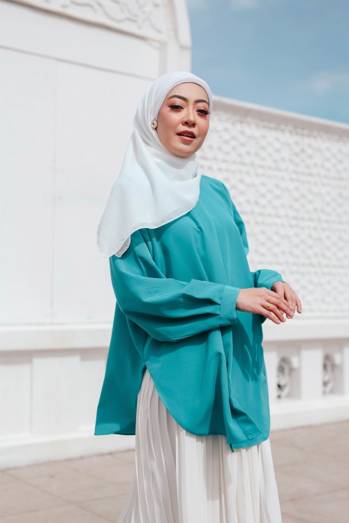 SHELLY BLOUSE 2.0 IN TURQOISE